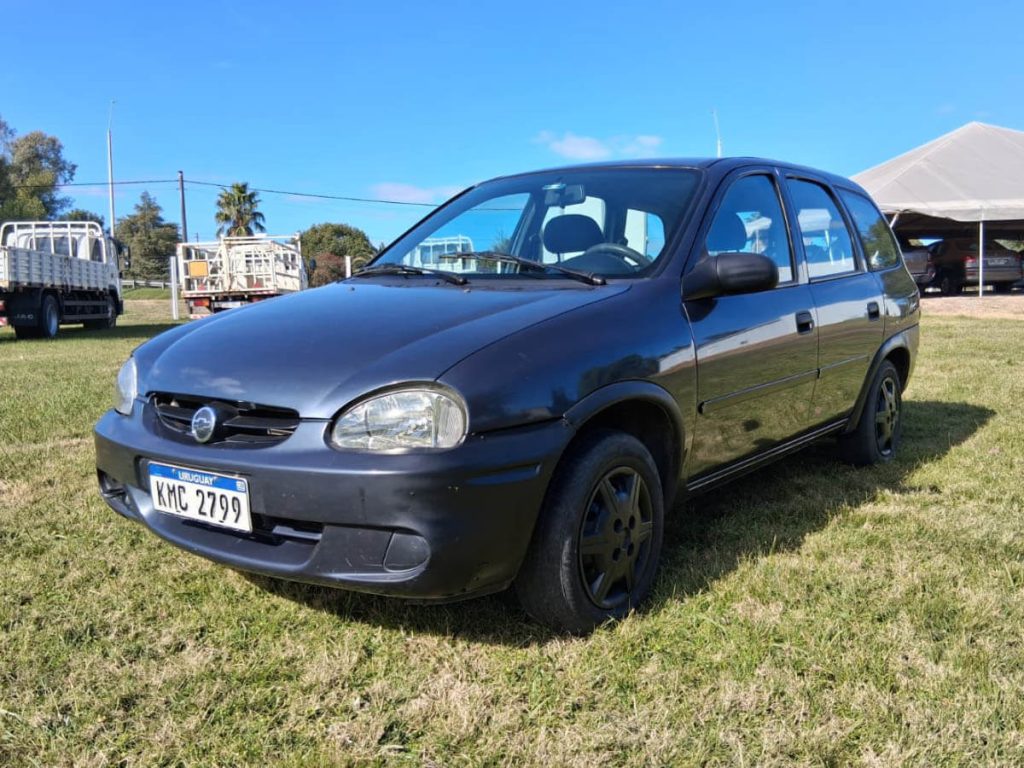 Chevrolet Corsa Wagon may25 01